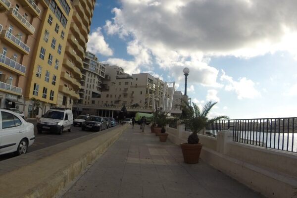 AM Language Studio — Sliema, Tigné sahili